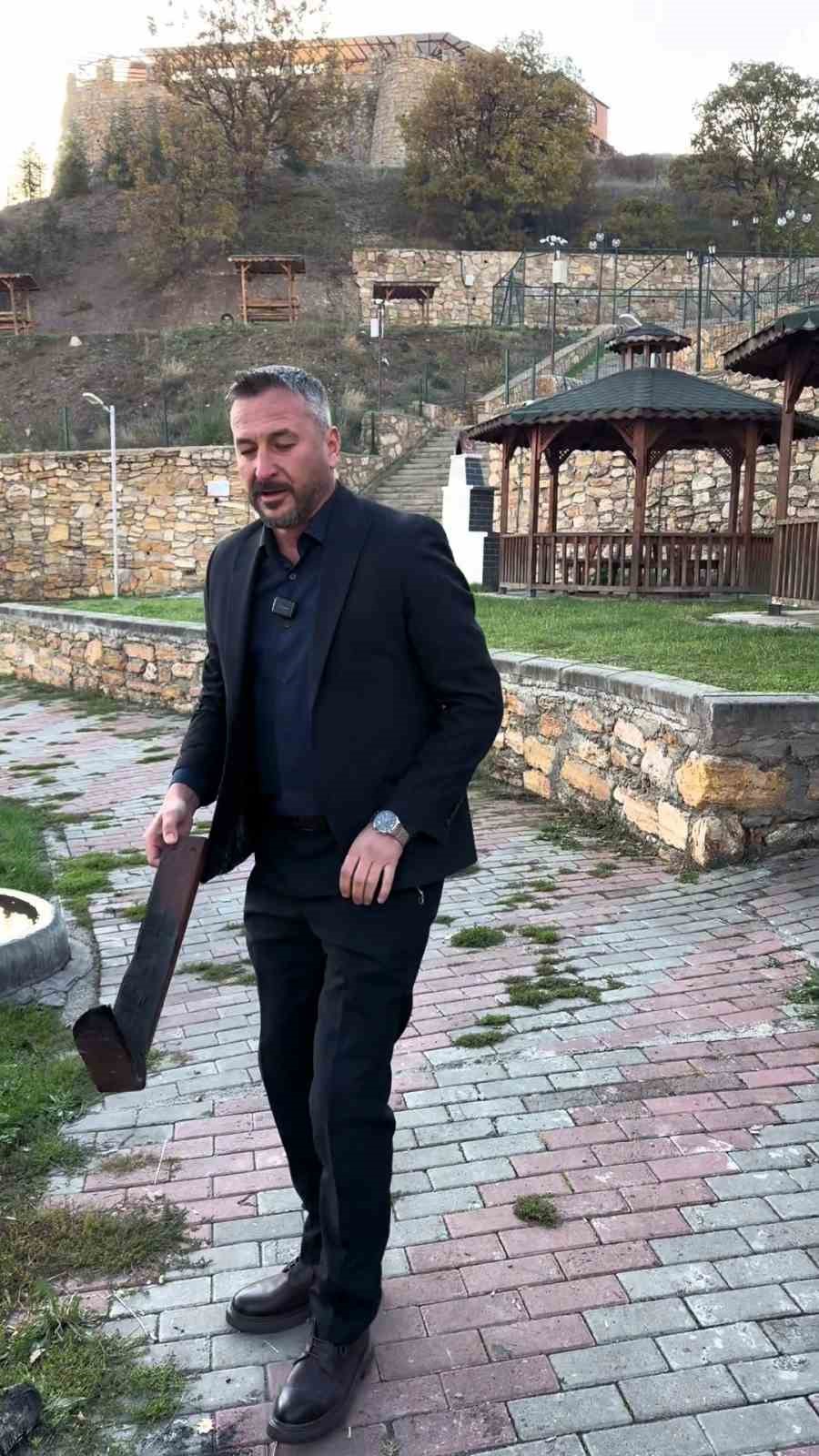 Belediye başkanı parka zarar verenlere tepki gösterdi