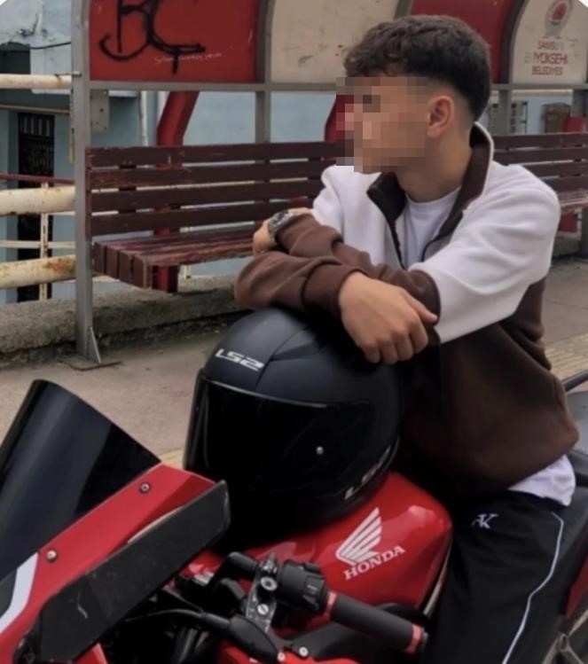 Samsun&rsquo;da motosiklet yayaya &ccedil;arptı: 3 kişi ağır yaralandı
