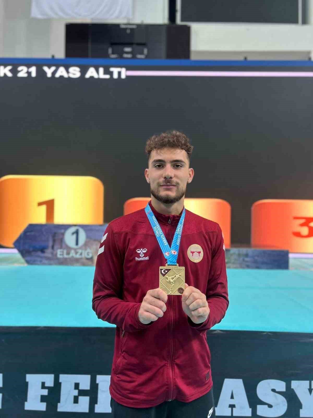 Düzce Üniversitesi öğrencisi altın madalyanın sahibi oldu
