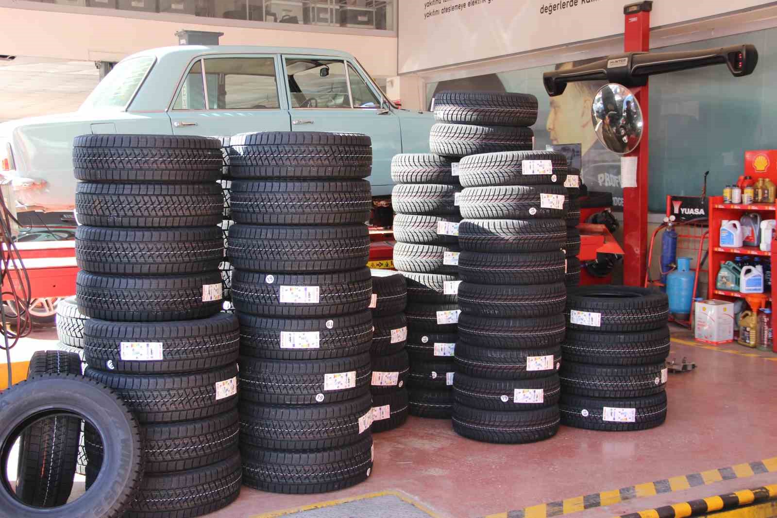 Lastikçilerin ’kış lastiği’ mesaisi erken başladı