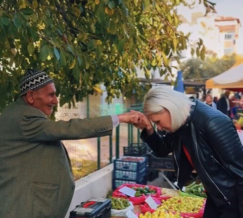 Başkan Subaşı, esnafla semt pazarında buluştu
