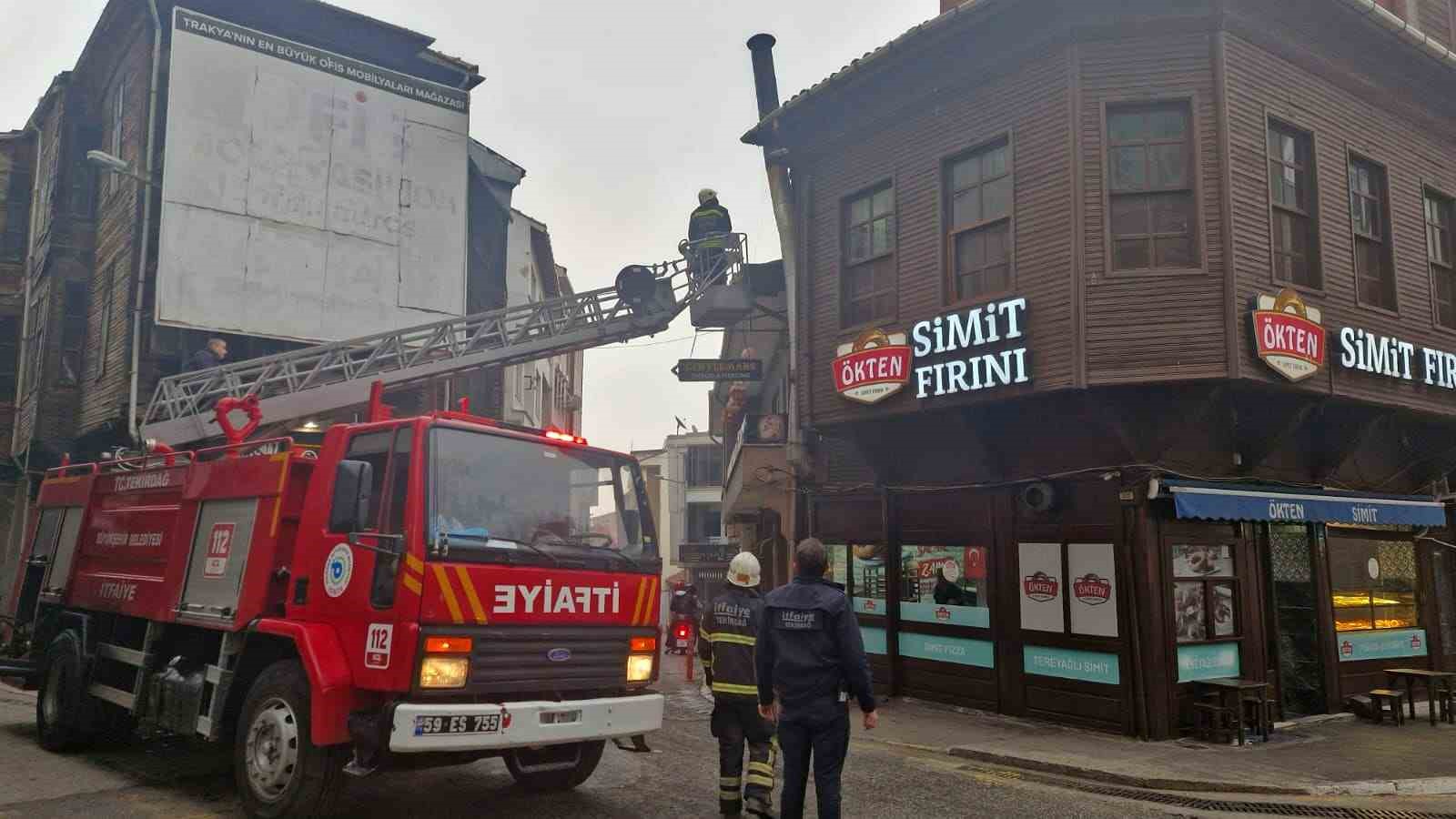 Tekirdağ&rsquo;da bacadan &ccedil;ıkan duman paniğe sebep oldu
