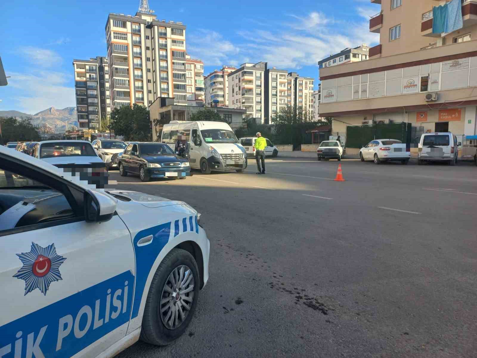 Kozan’da ’Güven Uygulamaları: 3 şahıs yakalandı