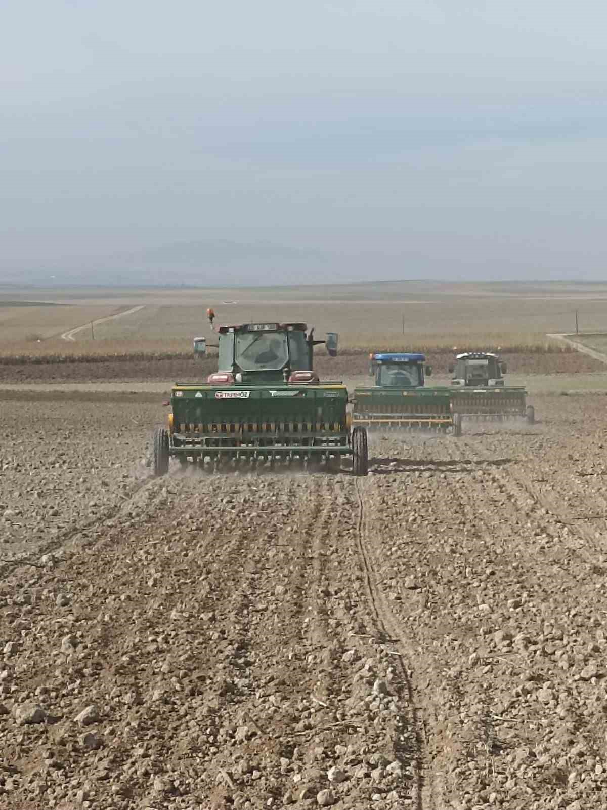 Beylikova Belediyesi hububat ekimine başladı
