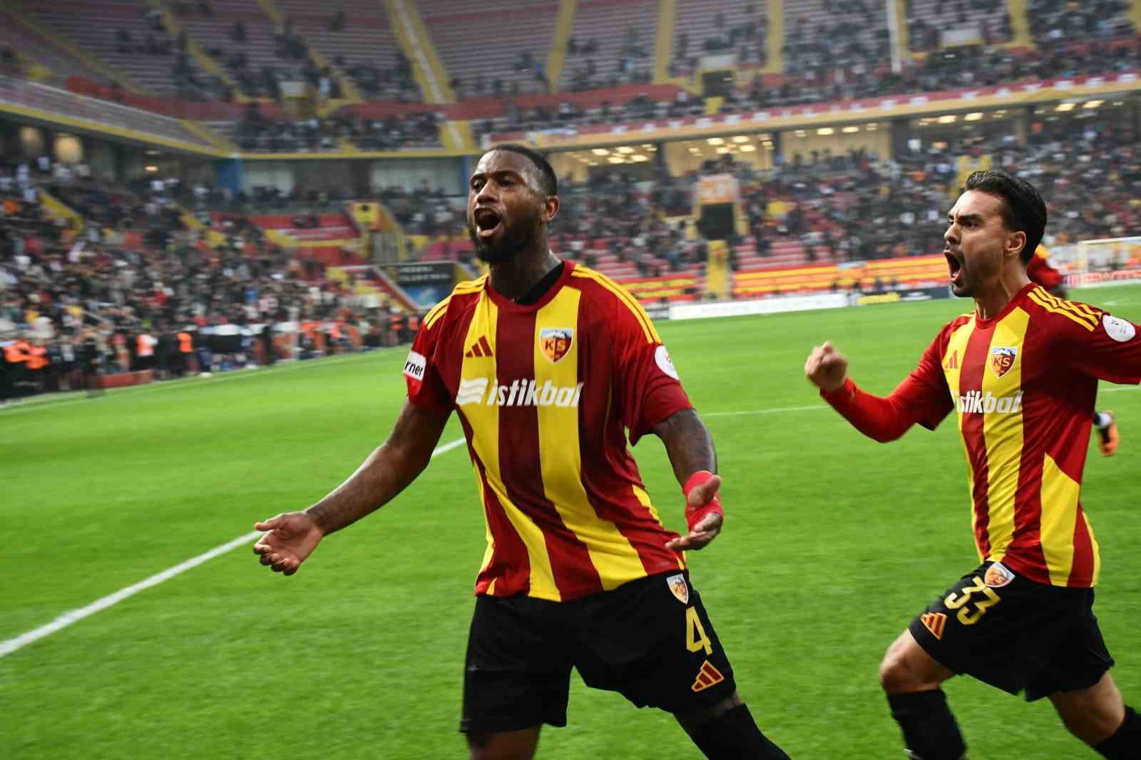 Denswill ve Furkan Soyalp ilk gollerini attı
