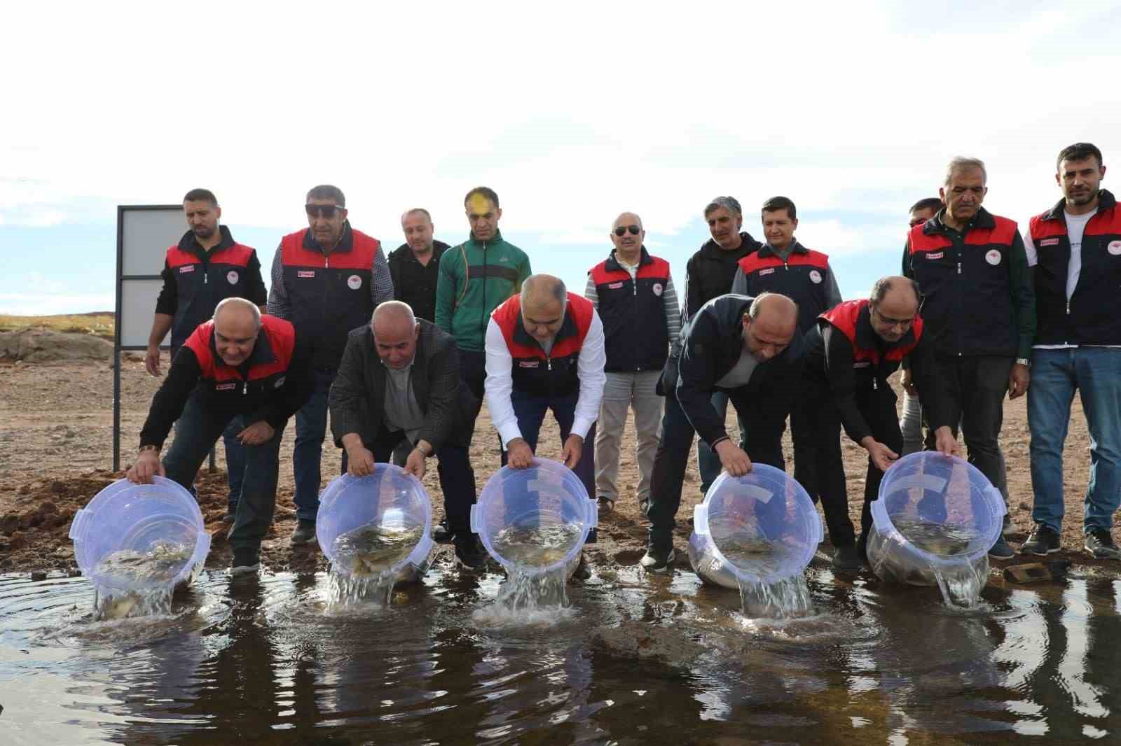 Elazığ&rsquo;da Su Kaynakları Balıklandırma Projesi s&uuml;r&uuml;yor
