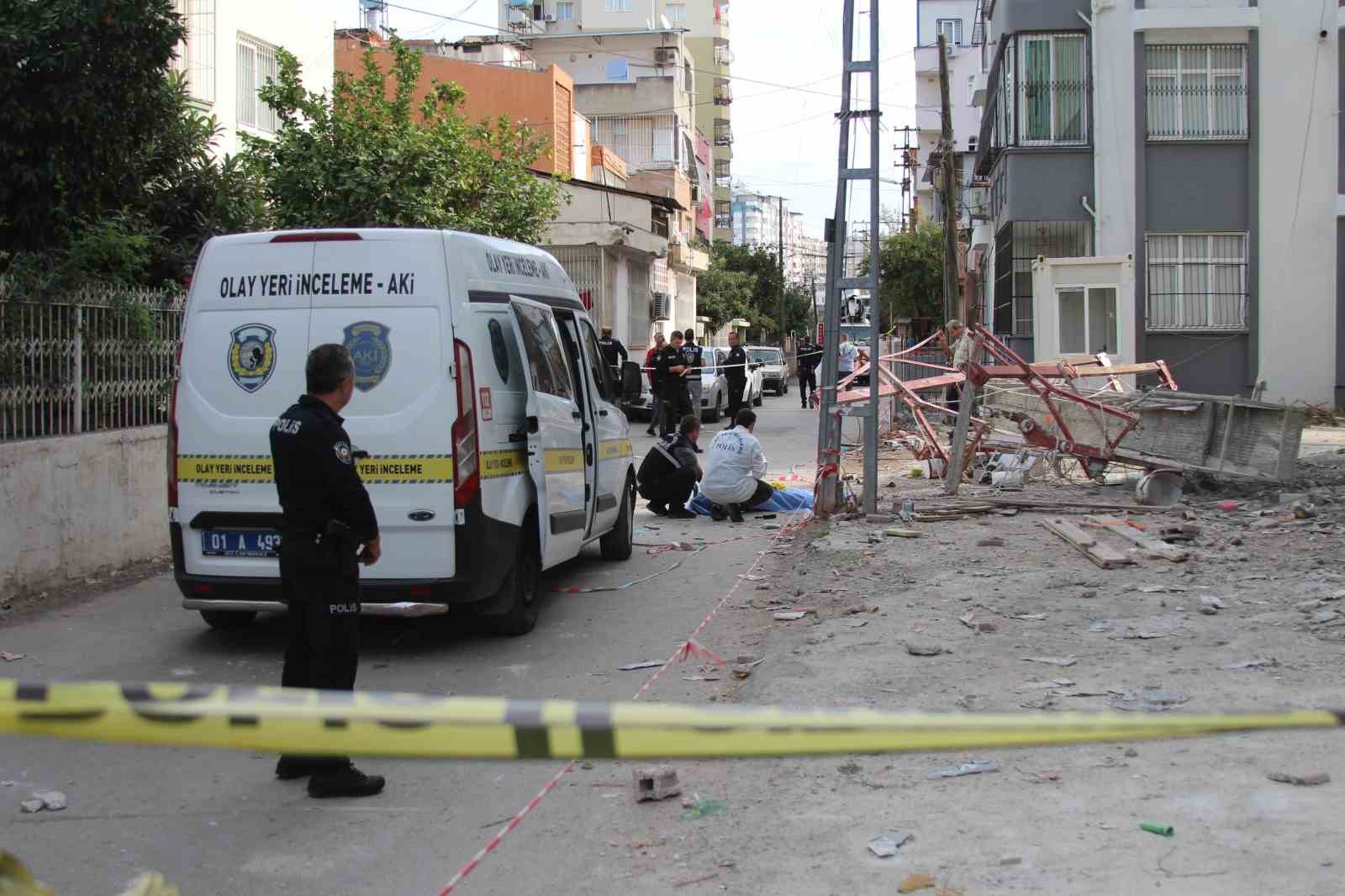 Adana’da demir iskele zemine çakıldı: 1 ölü, 1 yaralı