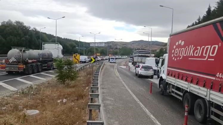 Bilecik-Eskişehir kara yolunda tek şerit uygulaması
