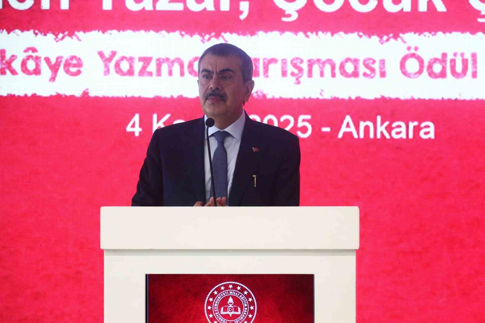 Bakan Tekin: "MEB olarak &ccedil;ok b&uuml;y&uuml;k bir aileyiz"
