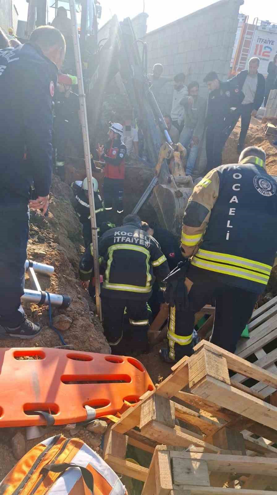 &Ccedil;ayırova&rsquo;da inşaat alanında toprak altında kalan 1 iş&ccedil;i kurtarıldı
