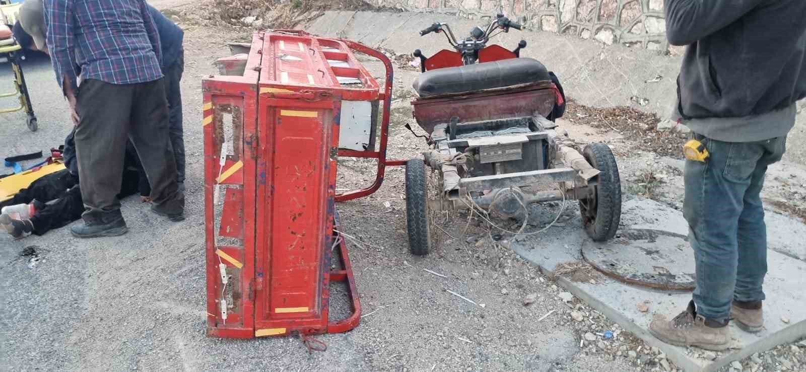 Sepetli motosiklet devrildi: 1 yaralı
