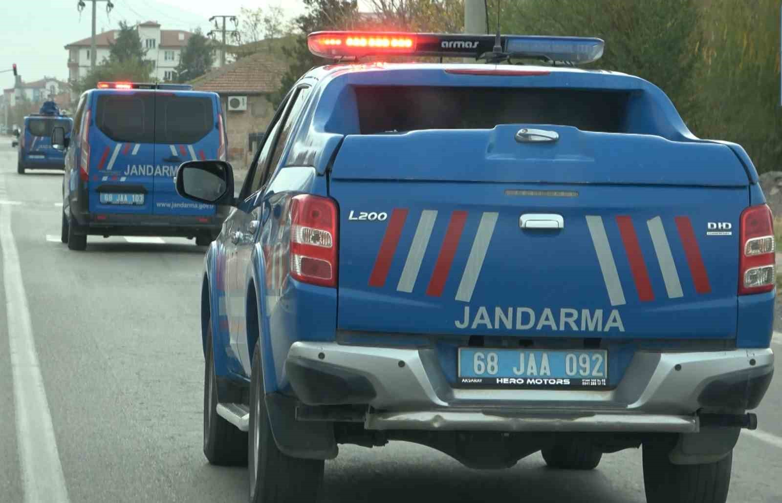 Jandarma baskınında 1 kilo kokain, 2 kilo esrar ele geçirildi: 1 tutuklama
