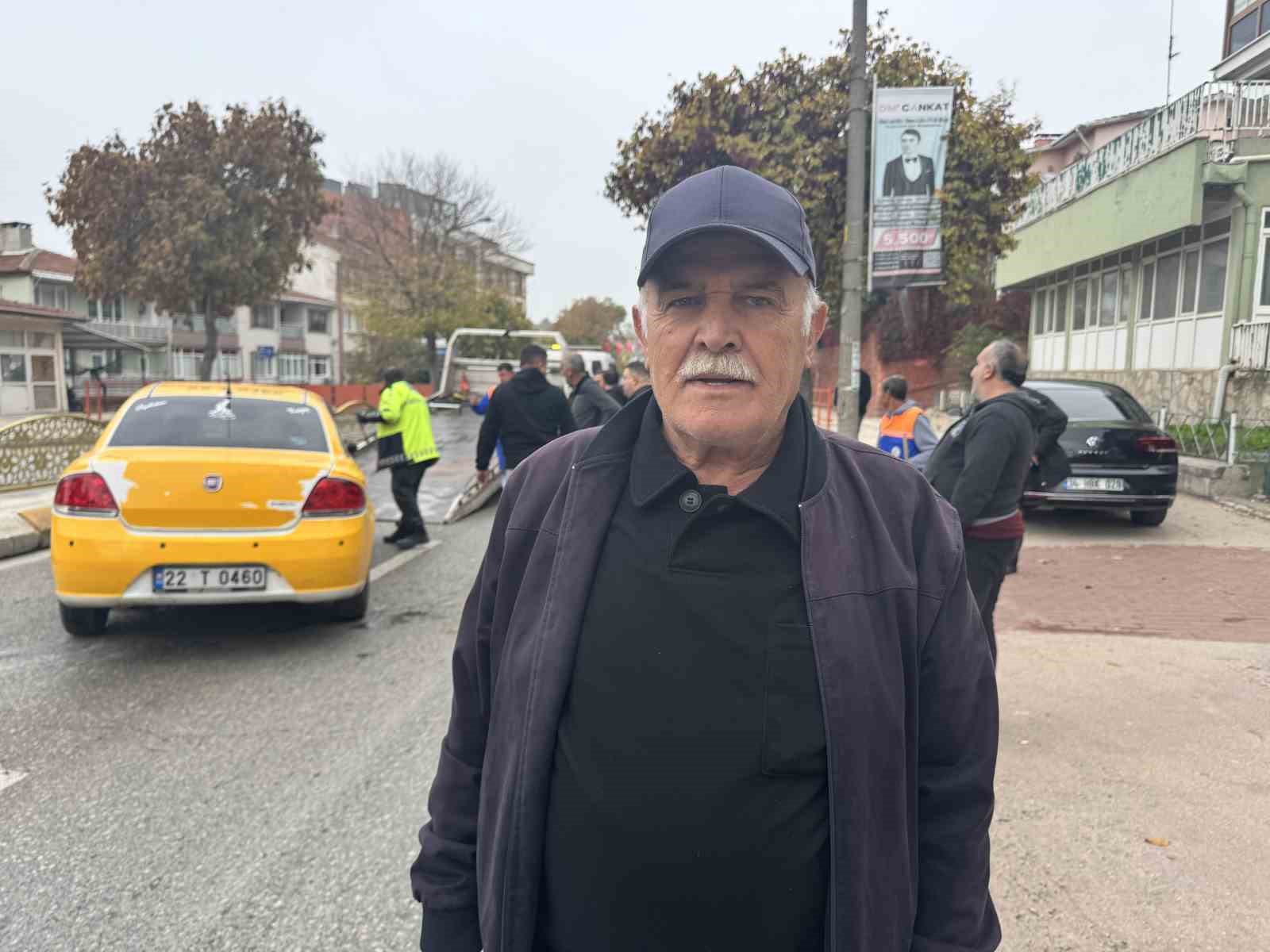 Metrelerce s&uuml;r&uuml;klendi, emniyet kemeriyle hayatta tutundu
