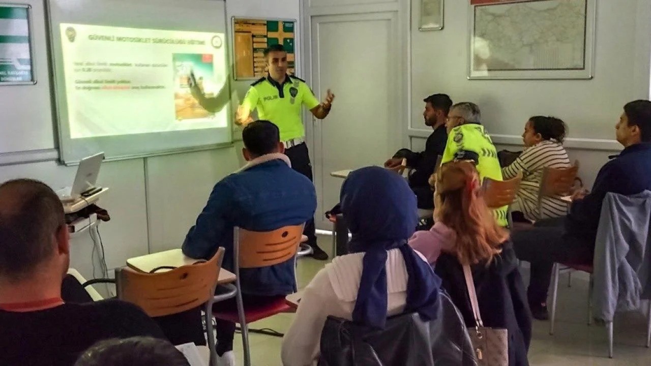 Sinop’ta sürücü adaylarına trafik eğitimi
