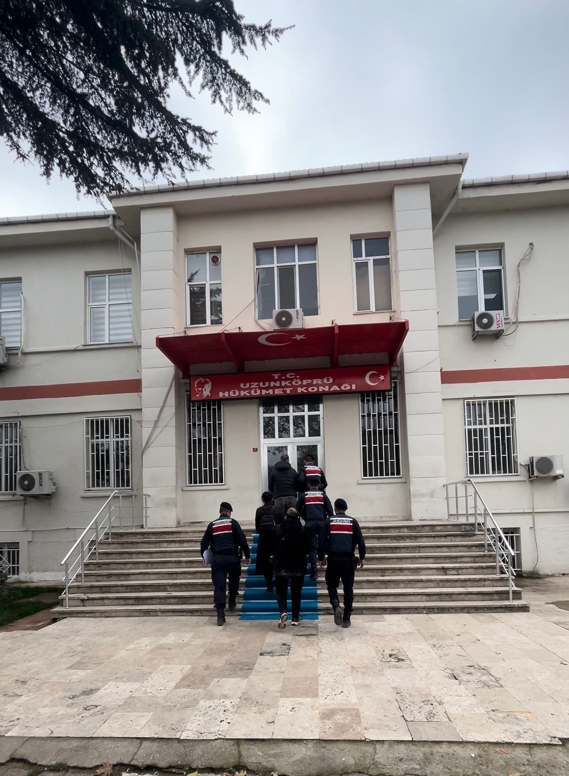 Edirne&rsquo;de yapay zek&acirc; destekli operasyonda 3 FET&Ouml; ş&uuml;phelisi yakalandı
