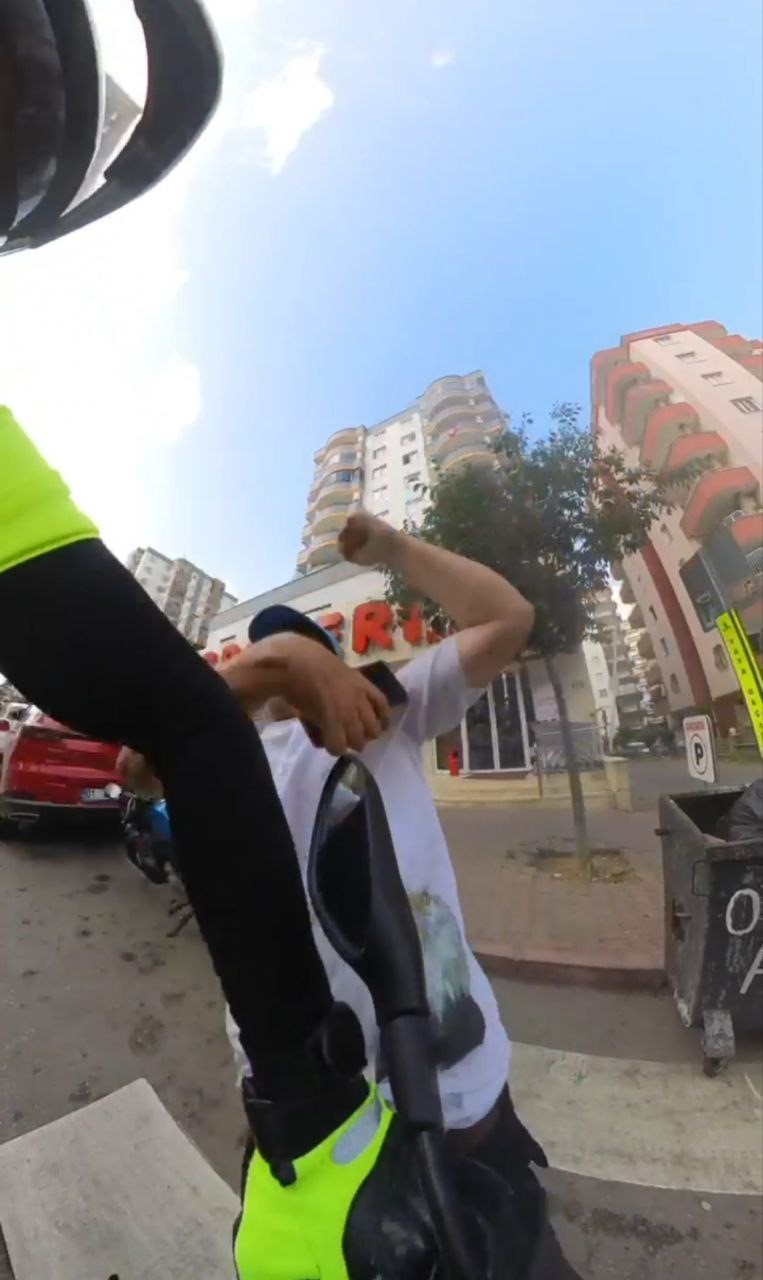 Adana’da polis ve özel birey arasında duygulandıran görüntüler