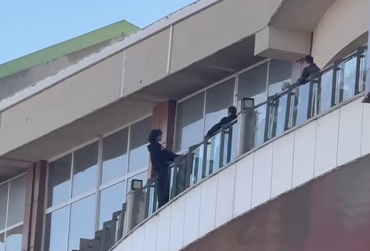 Erzurum MNG AVM&rsquo;de intihar girişimi
