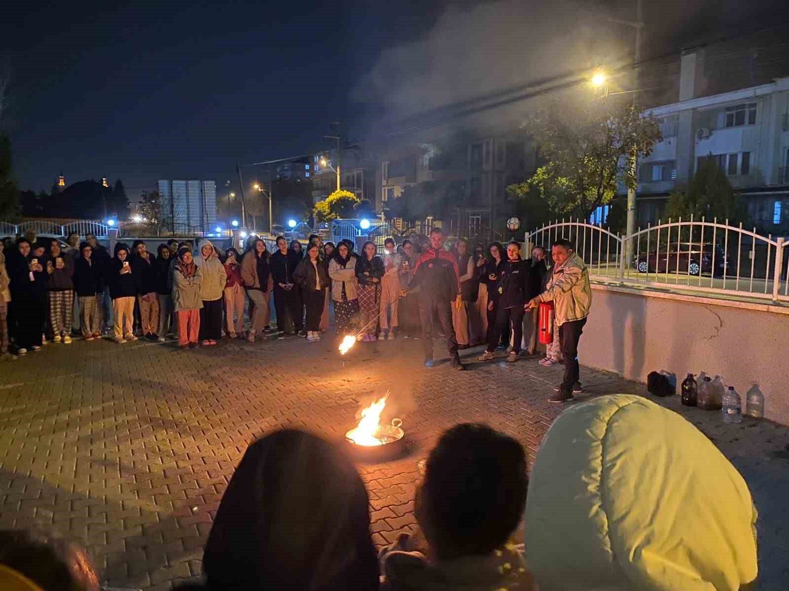 AFAD&rsquo;dan &ouml;ğrenci yurdunda tatbikat
