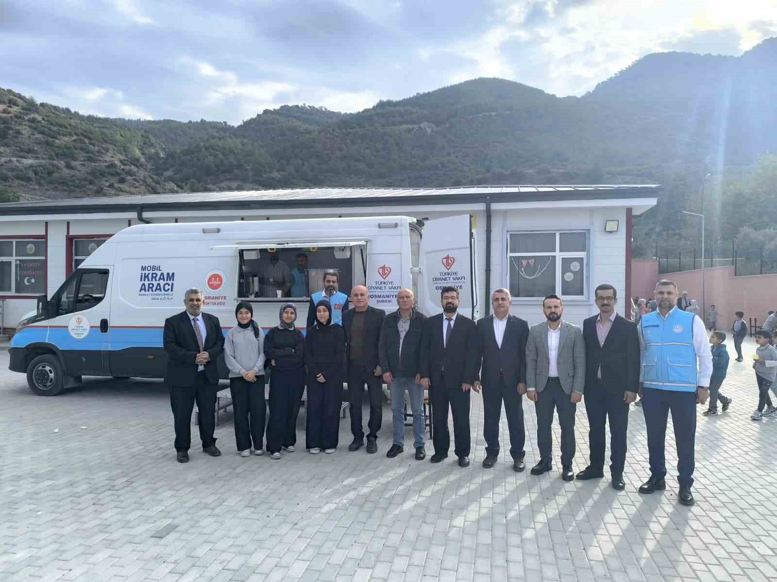 Osmaniye’de öğrencilere sıcak çorba ikramı