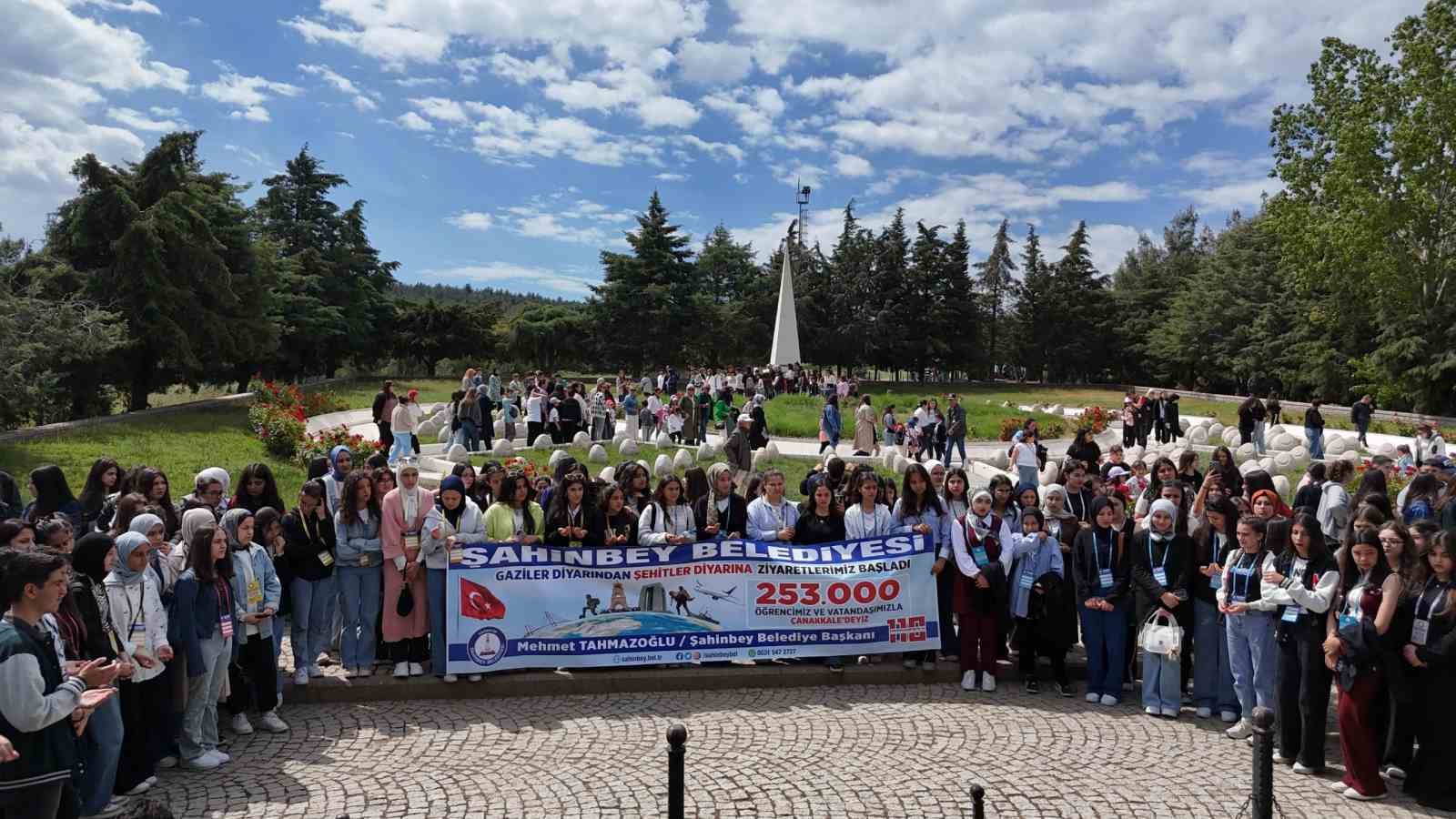 Şahinbey, 253 bin gazi torununu özel uçakla şehit topraklarına ulaştırdı