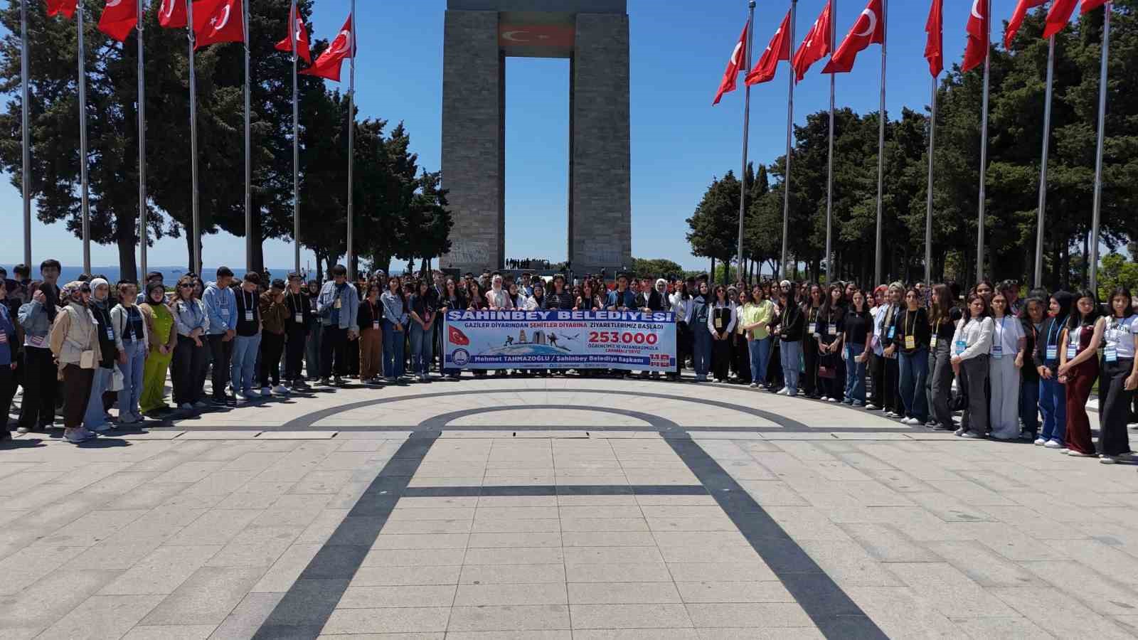 Şahinbey, 253 bin gazi torununu &ouml;zel u&ccedil;akla şehit topraklarına ulaştırdı
