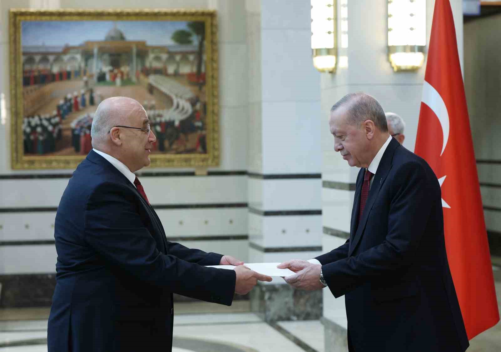 Cumhurbaşkanı Erdoğan’a 5 ülkenin büyükelçisinden güven mektubu