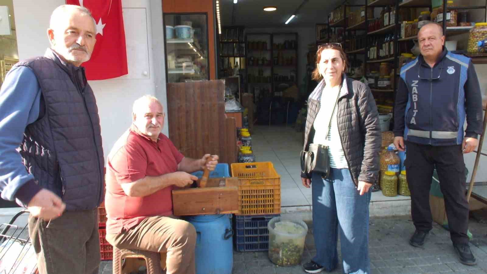 Balıkesir&rsquo;de kırma zeytinlerin hazırlanmasına başlandı
