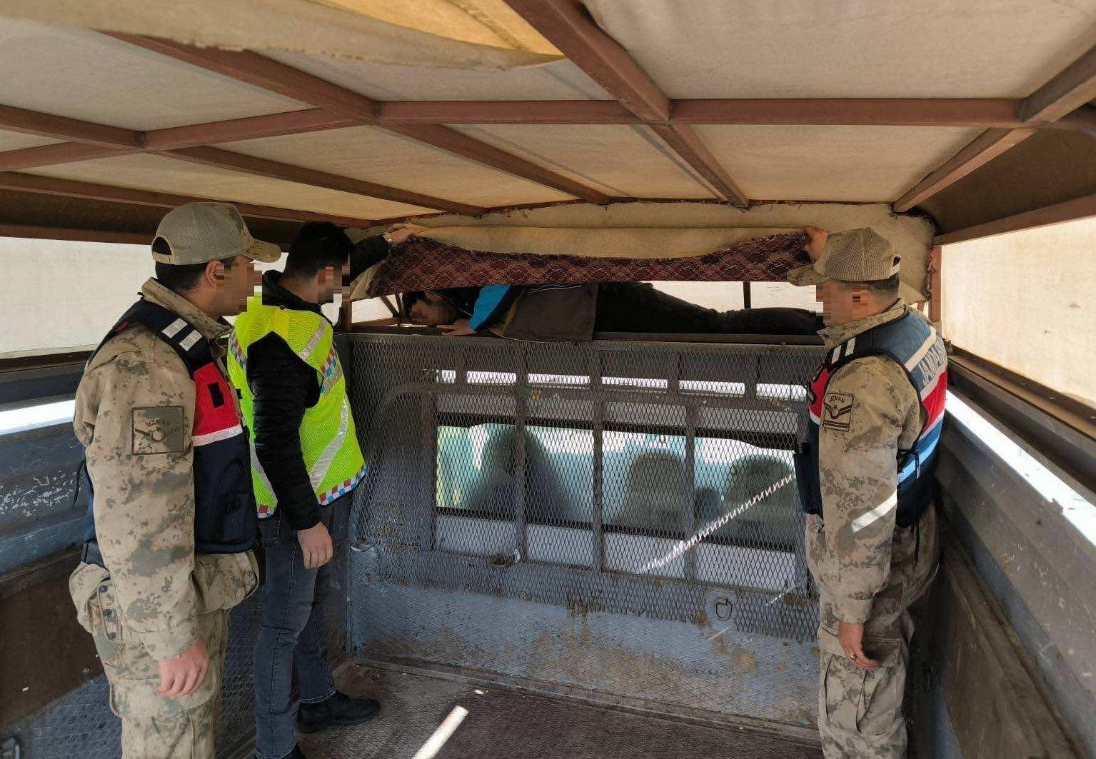 Bir ay içinde 28 düzensiz göçmen yakalandı