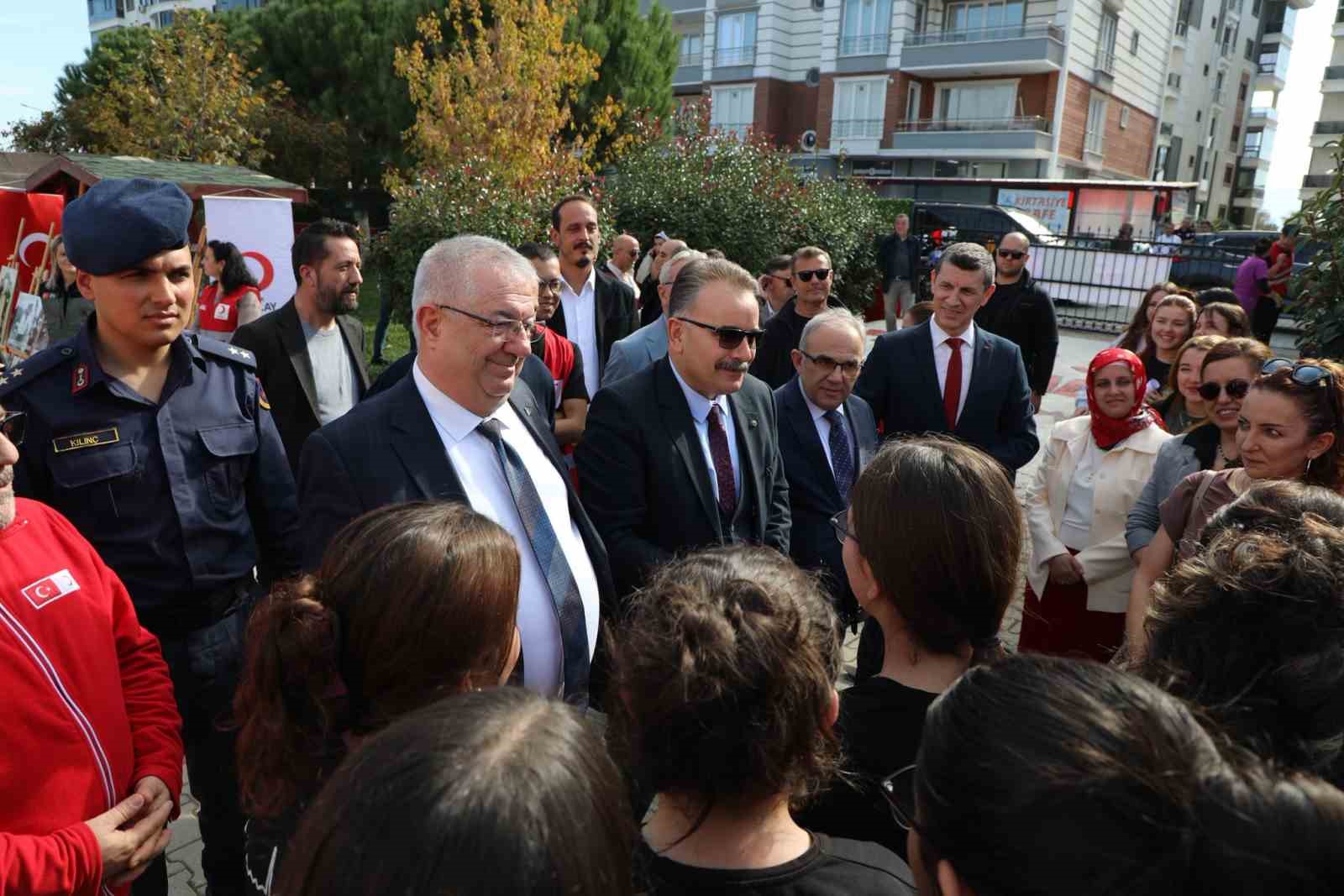 Edremit’te Kızılay haftası coşkusu