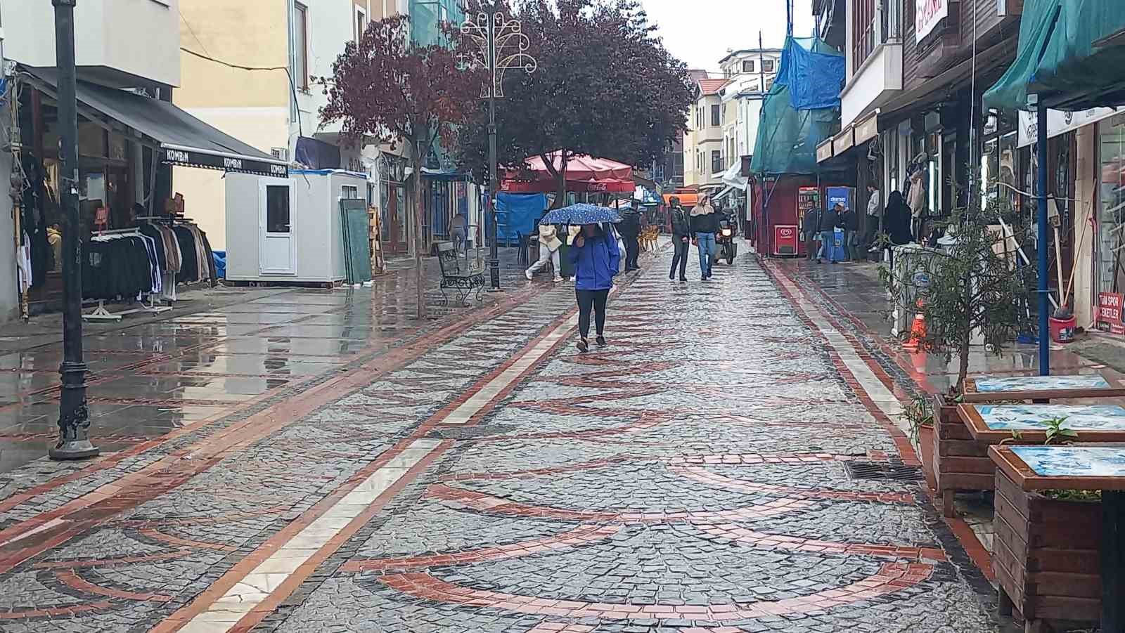 Edirne&rsquo;de beklenen yağmur başladı
