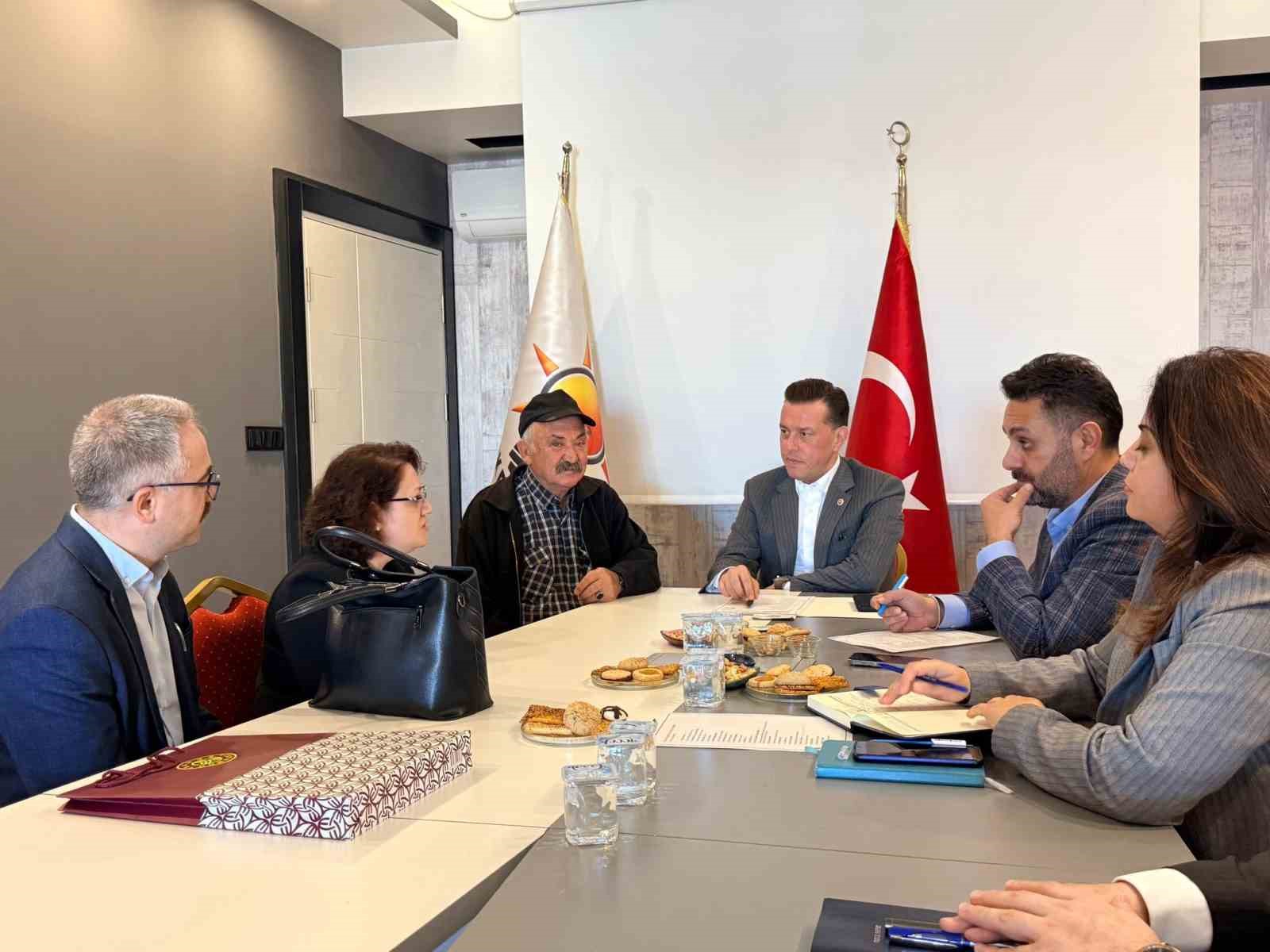 Milletvekili Hatipoğlu, vatandaşlarla bir araya geldi
