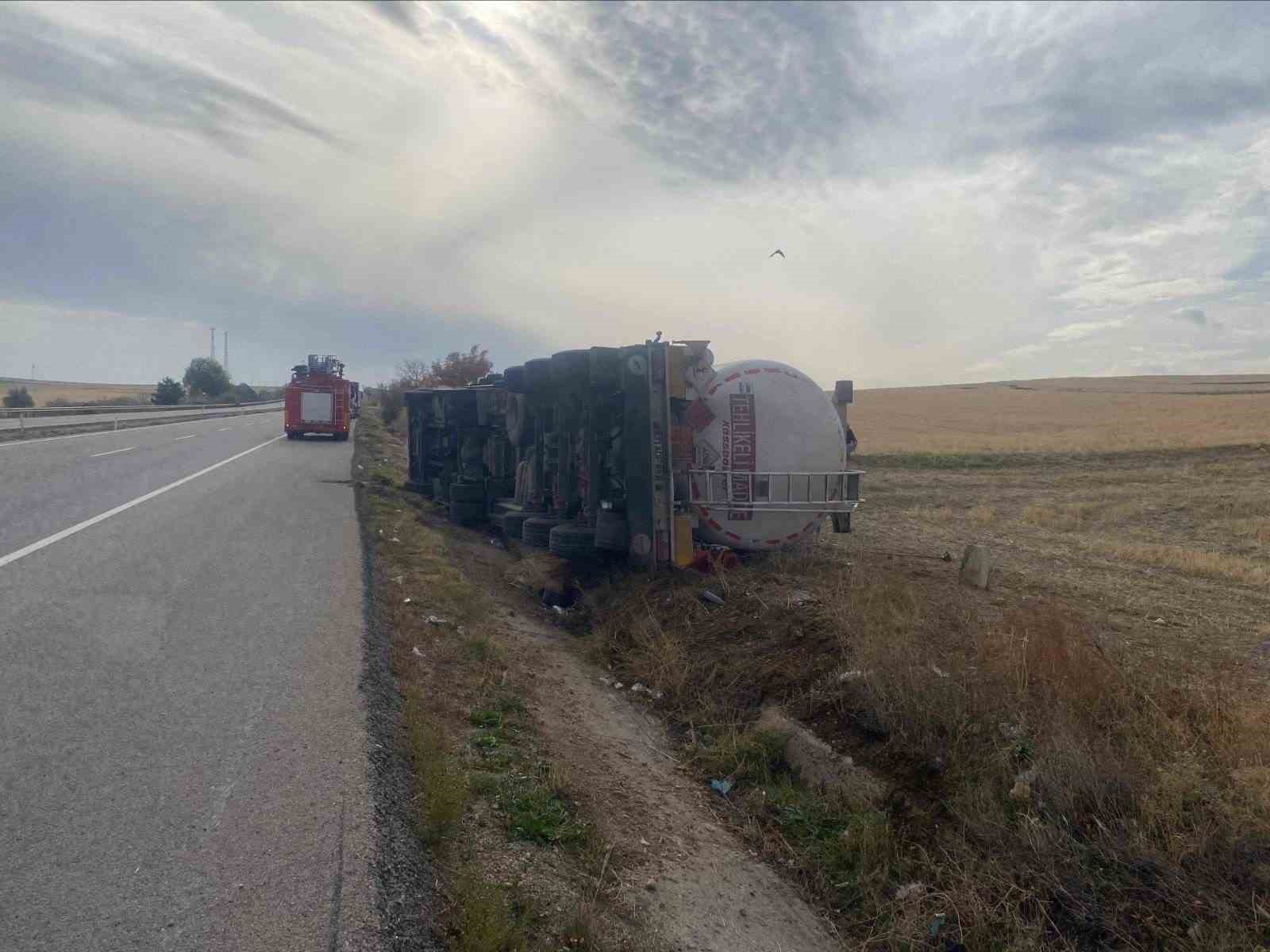 Kırıkkale&rsquo;de akaryakıt tankeri devrildi: 1 yaralı
