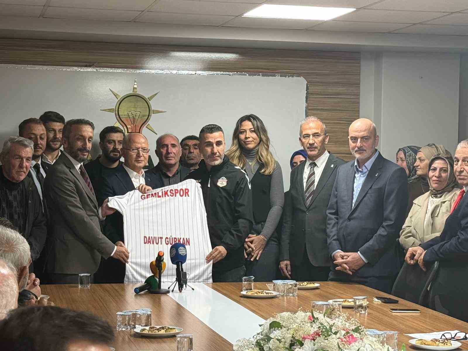 Gemlik&rsquo;te AK Parti&rsquo;ye 800 yeni &uuml;ye katıldı
