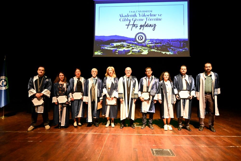 Uşak &Uuml;niversitesi&rsquo;nde Akademik Y&uuml;kselme ve C&uuml;bbe Giyme T&ouml;reni ger&ccedil;ekleşti
