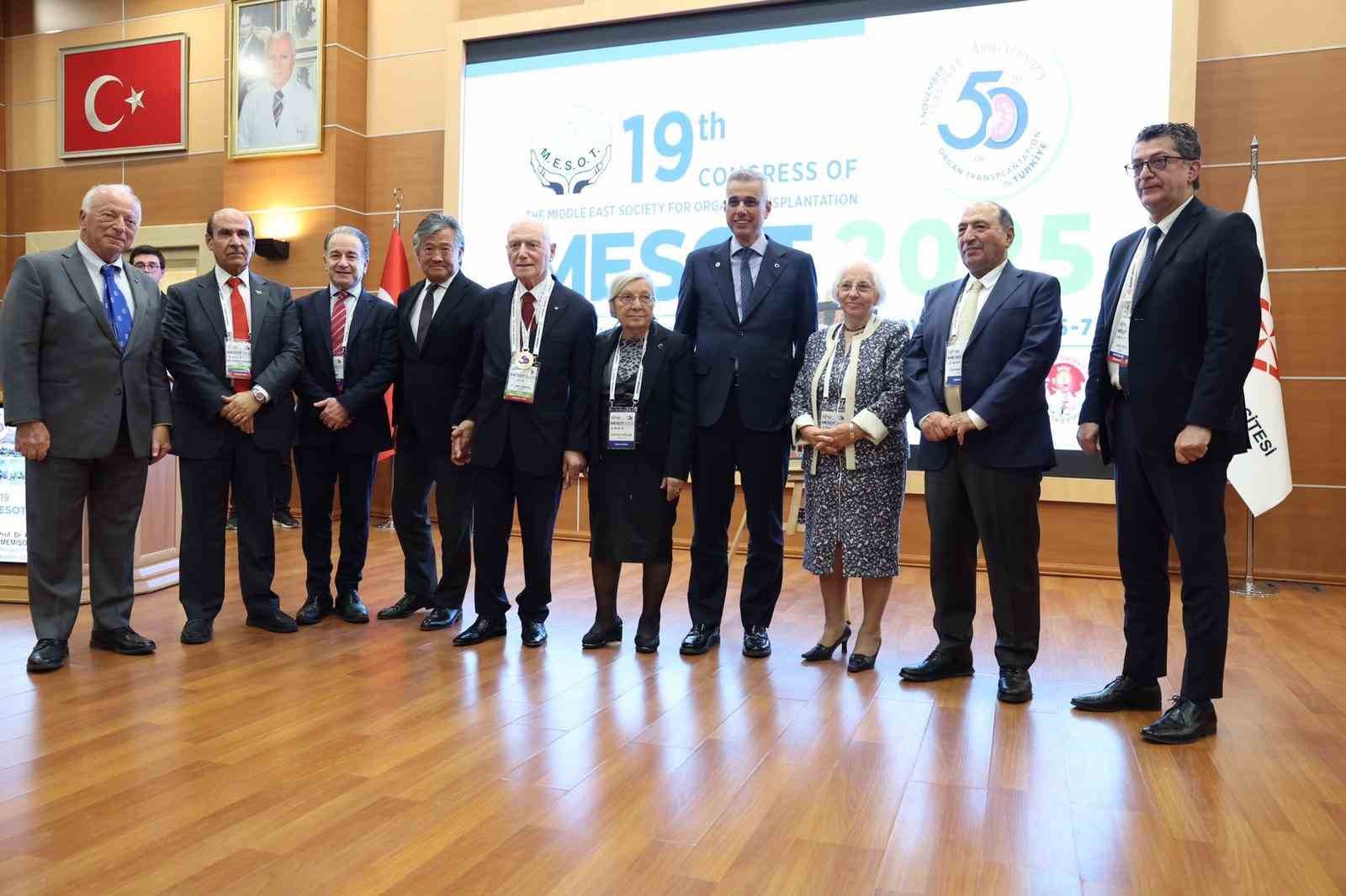 Bakan Memişoğlu: "5 bin nakil ve 149 nakil merkeziyle d&uuml;nyaya &ouml;rnek oluyoruz"
