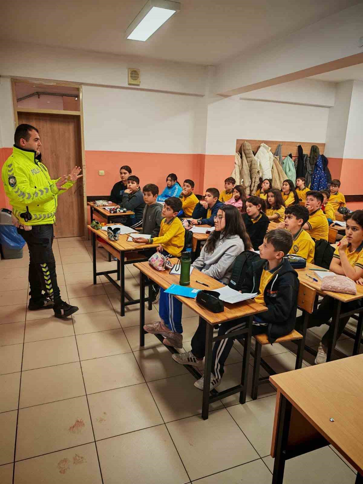 Beypazarı&rsquo;nda okullarda trafik ve yaya g&uuml;venliği eğitimi
