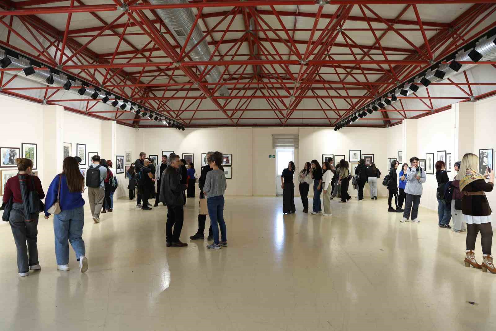 &Ouml;zg&uuml;n Baskıresim Koleksiyonu sergisi a&ccedil;ıldı
