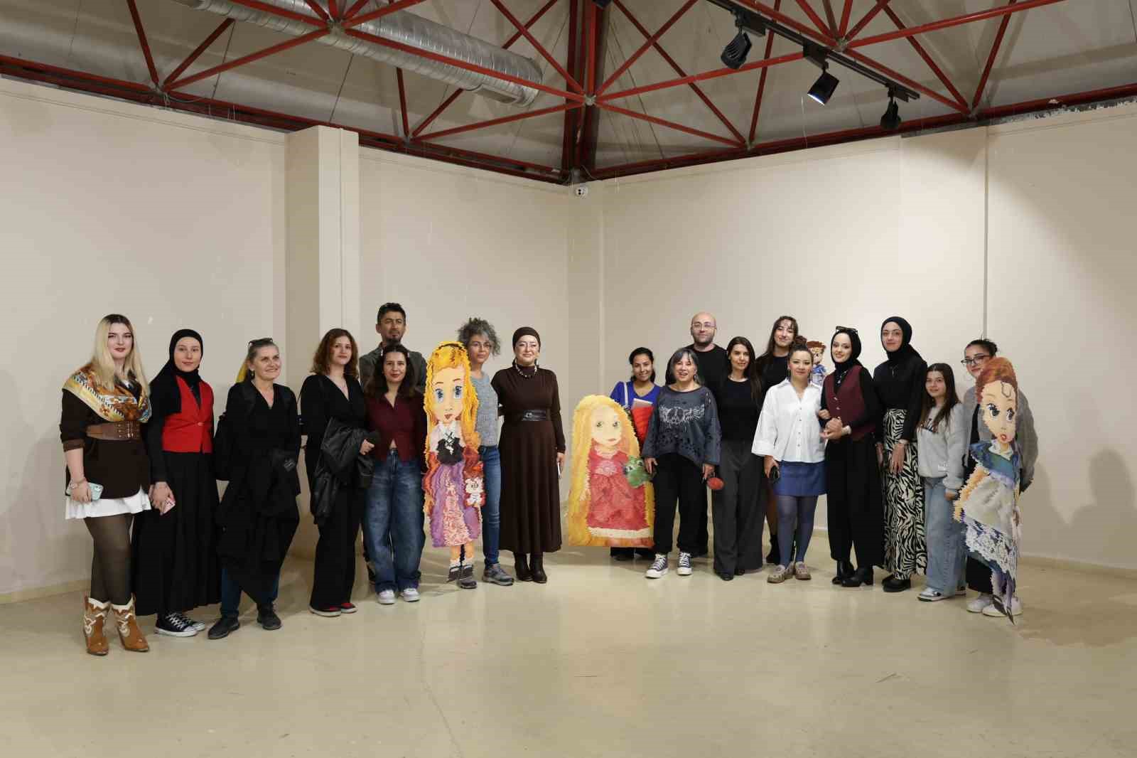 "&Ccedil;ocukluk D&uuml;şleri" kişisel sergisi sanatseverlerle buluştu
