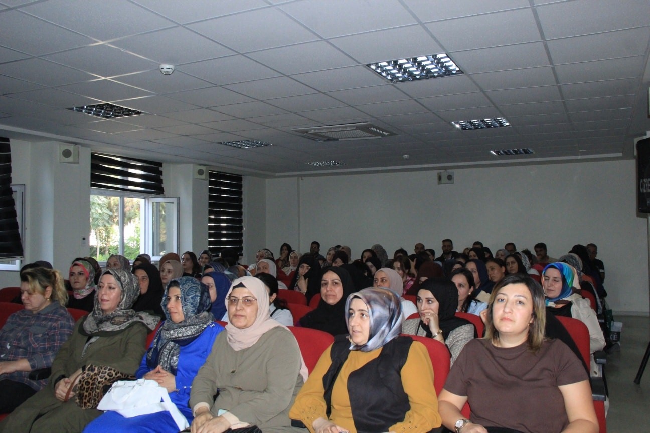 Cizre&rsquo;de "En İyi Narkotik Polisi Anne" semineri
