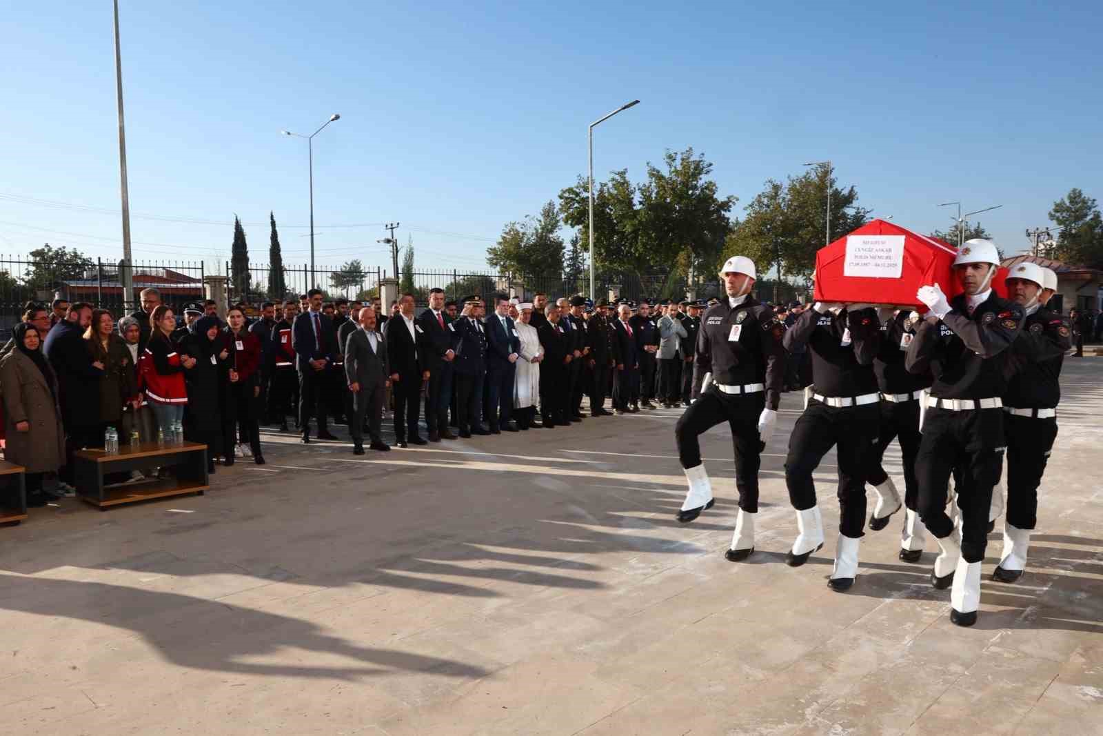 Kazada ağır yaralanan polis memuru hayatını kaybetti