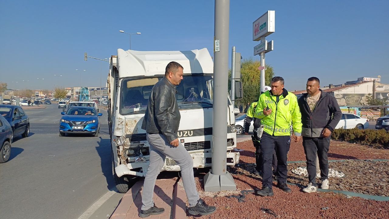 Kayseri&rsquo;de 5 ara&ccedil; birbirine girdi: 5 yaralı
