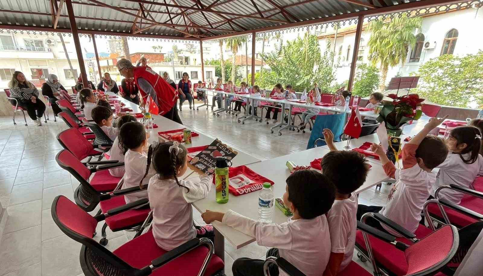 Anamur&rsquo;da miniklerden &rsquo;Kızılay Haftası&rsquo; etkinliği
