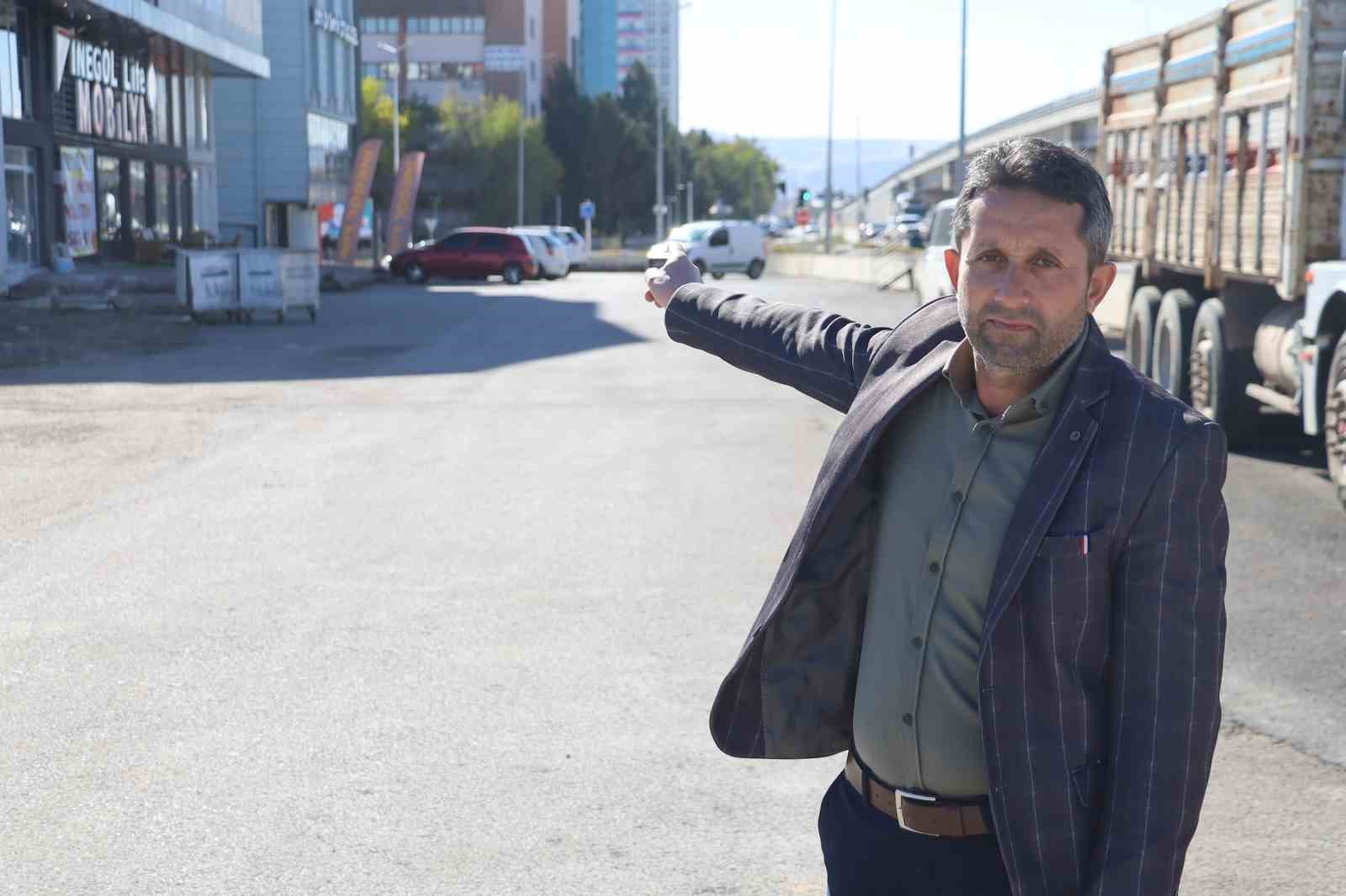 Akaryakıt istasyonuna giden yollar kapatıldı, işletmecisi uçan arabalar istedi