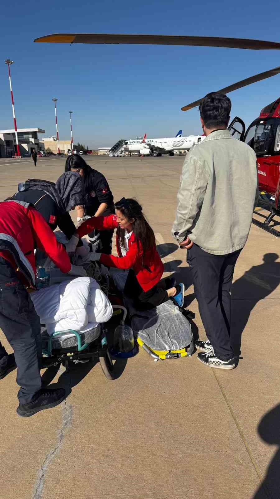 Şırnak’ta 16 yaşındaki hasta için helikopter ambulans havalandı
