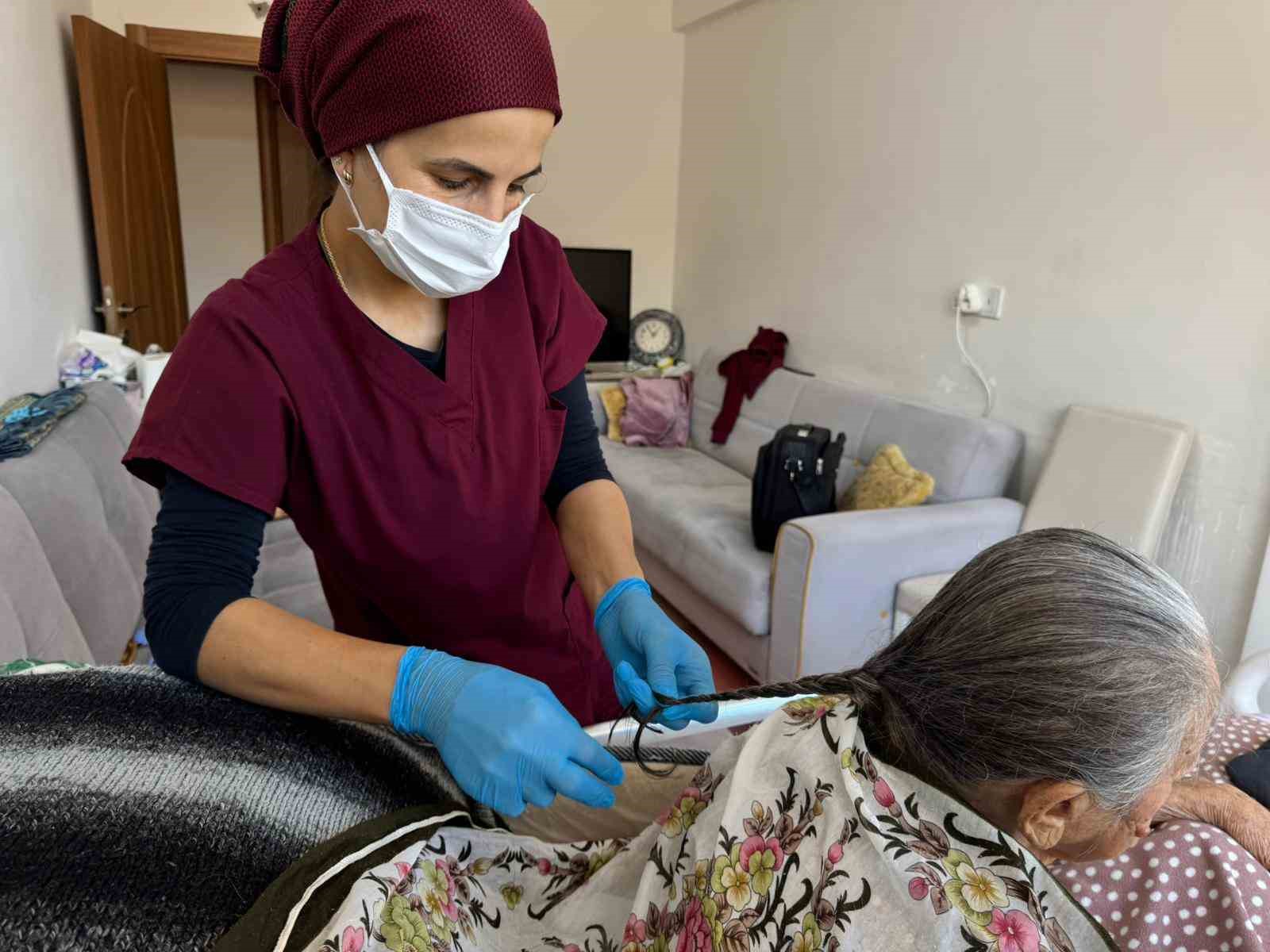 Hacılar’da evde bakım hizmeti gönüllere dokunuyor