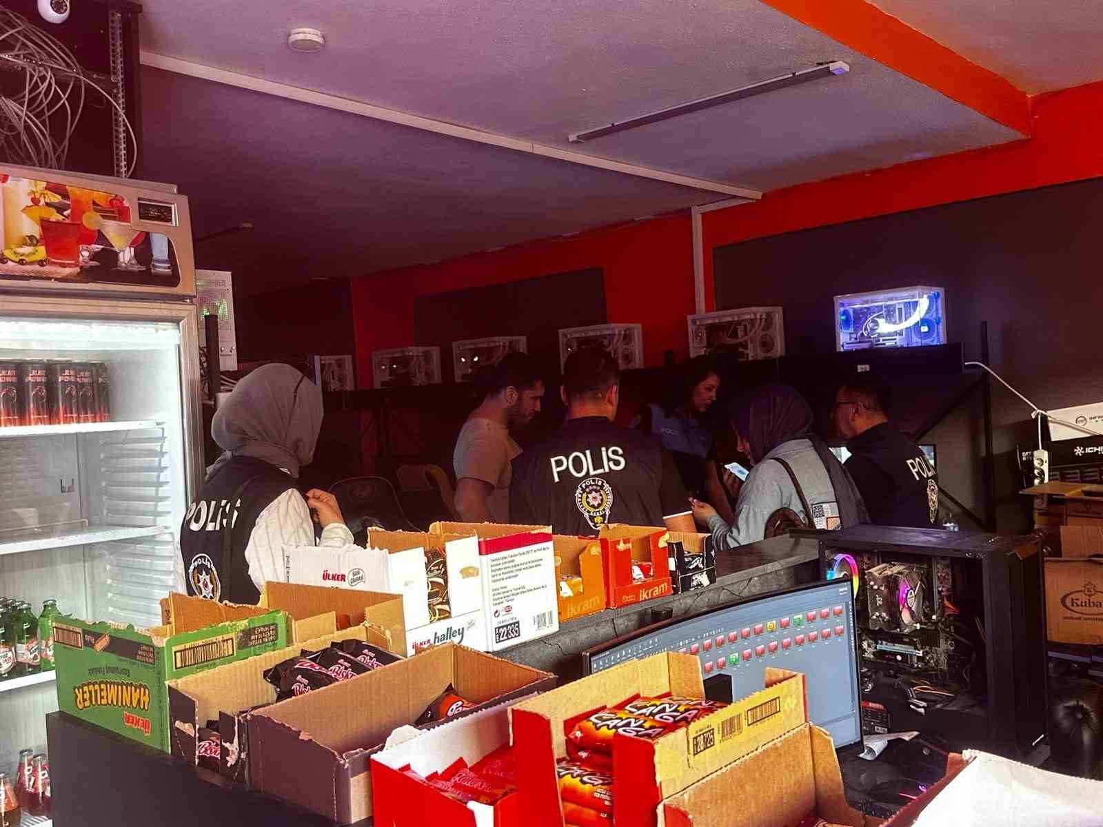 İskenderun&rsquo;da okul &ccedil;evrelerinde asayiş denetimleri s&uuml;r&uuml;yor
