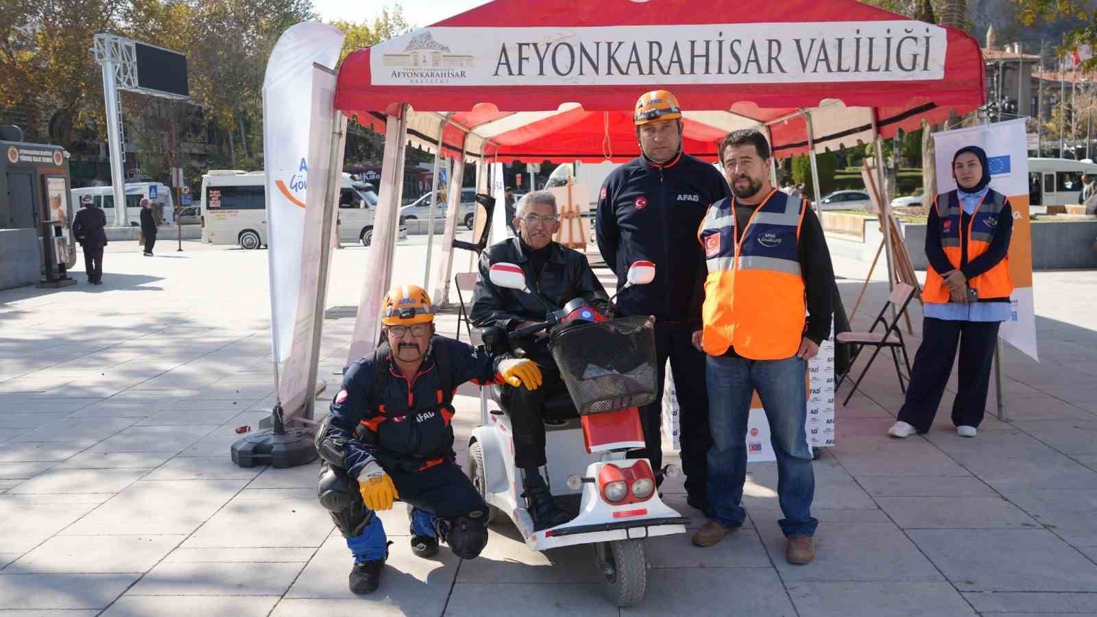 Kent Meydanında deprem tatbikatı yapıldı
