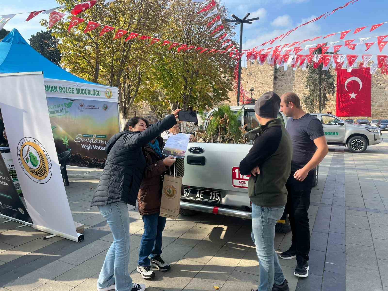 Sinop’ta vatandaşlara fidan dağıtıldı
