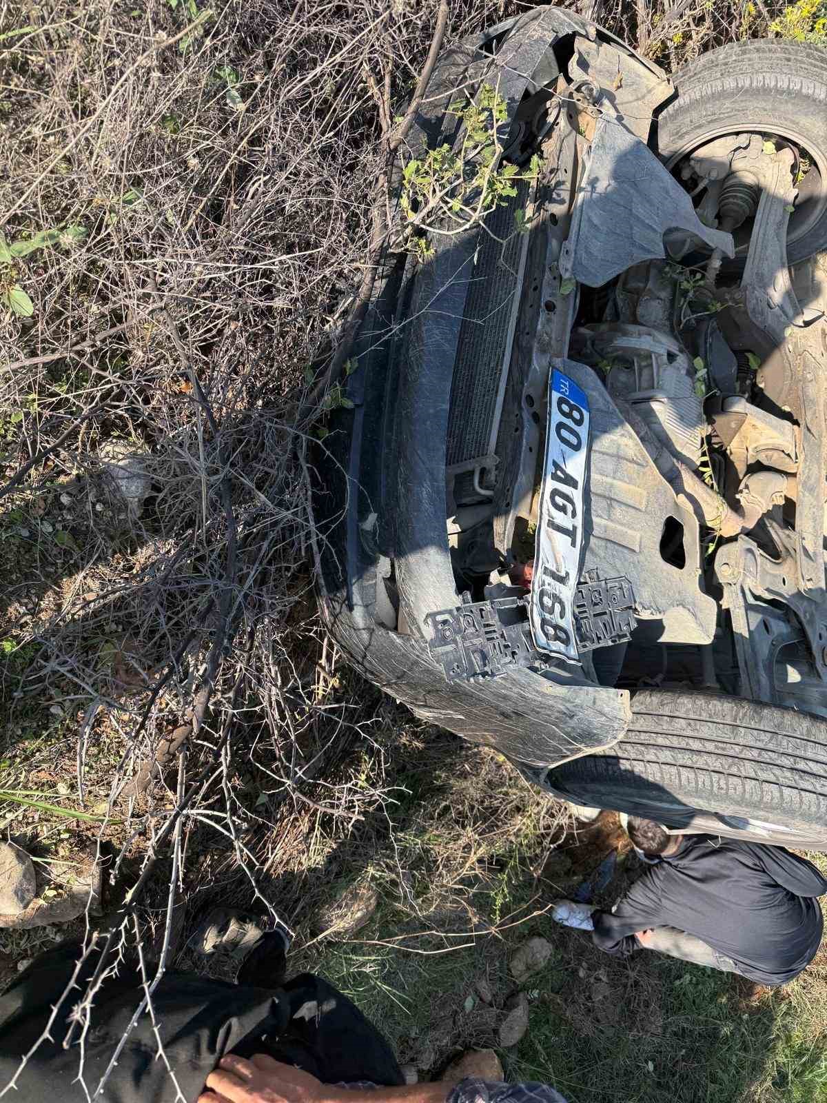 Şarampole yuvarlanan otomobildeki anne ve 5 yaşındaki çocuğu yaralandı
