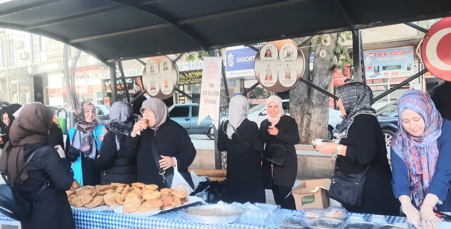 Gazze i&ccedil;in hayır &ccedil;arşısı kurdular
